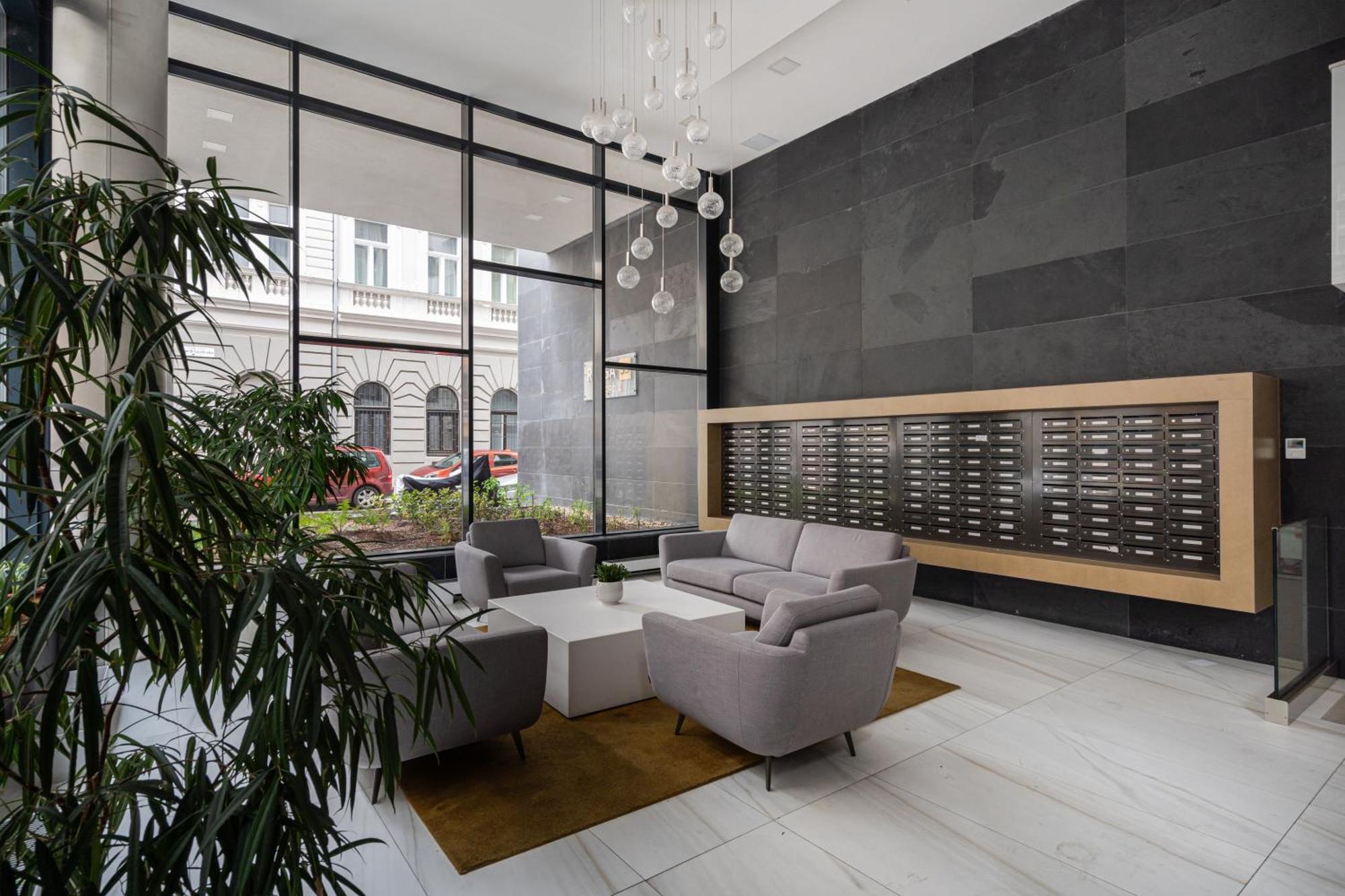 Blooming Budapest Apartment With Free Underground Parking Extérieur photo